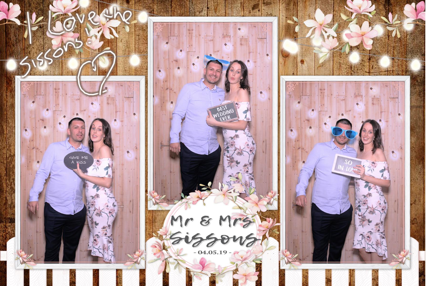 Mr and Mrs Sissons | View more photos from the event at gallery.blissbooth.co.uk/u/BlissBooth/Mr-and-Mrs-Sissons